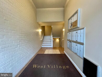 4189 S Four Mile Run Dr unit 401, Arlington, VA 22204 - photo 2