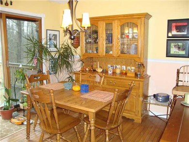 Kitchen Eat-in area
