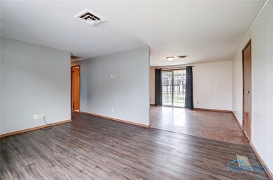 1015 Markle St, Findlay, OH 45840 - photo 2