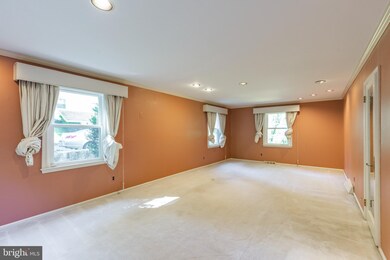 212 Croftridge Dr, Broomall, PA 19008 - photo 2