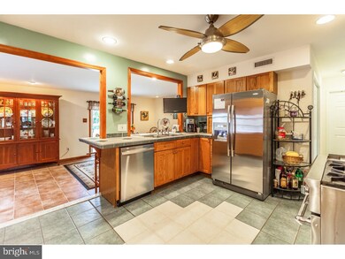 239 Alden Ave, Morrisville, PA 19067 - photo 5