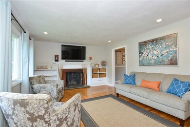 42 Tomahawk Ct, Warwick, RI 02886 - photo 4