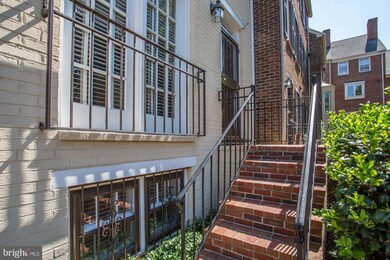 704 W Abingdon Ct, Alexandria, VA 22314 - photo 2