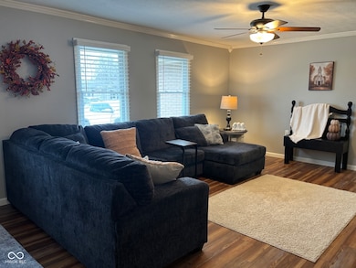 950 Cottonwood Dr, Columbus, IN 47203 - photo 4