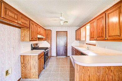 1237 NE 26th St, Moore, OK 73160 - photo 7