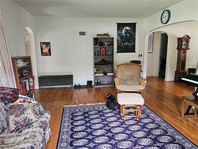 1811 W 6th St, Waterloo, IA 50702 - photo 7