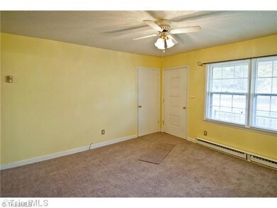 195 W Debbie Ln, Statesville, NC 28625 - photo 2