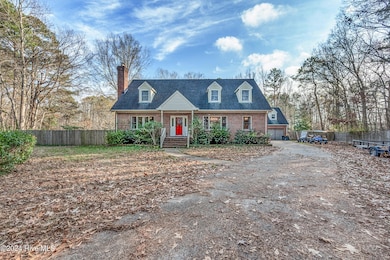 House with detached garage