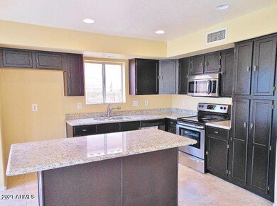 1028 W Myrna_kitchen 2