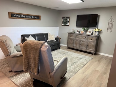 117 W 3rd Ave, Holdrege, NE 68949 - photo 7