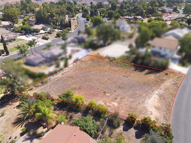 Property lines shown are approximate, not guaranteed to be accurate.