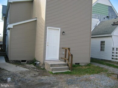 738 Race St unit B, Cambridge, MD 21613 - photo 2