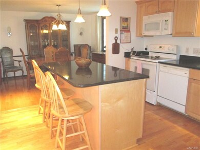 Granite counters, Island Bkfst Bar, ALL kit Applia