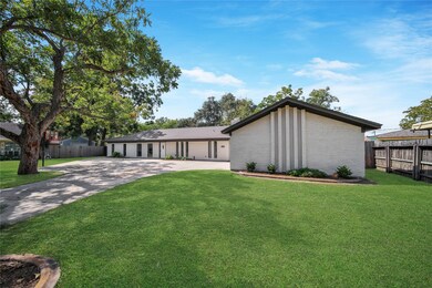 2714 Pecan St, Alvin, TX 77511 - photo 2