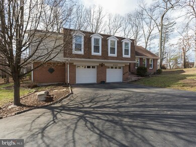 4304 Birch Pond Ln, Fairfax, VA 22033 - photo 2