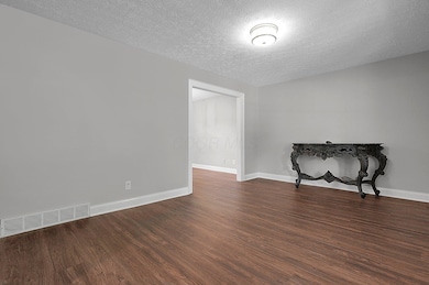 6-web-or-mls-2709-patrick-ave