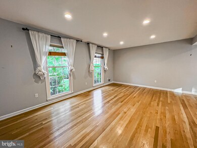 2440 Carey Ln, Vienna, VA 22181 - photo 4