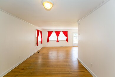 7049 Holiday Rd N, Jacksonville, FL 32216 - photo 7