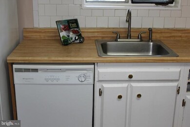 121 E Taylor Run Pkwy, Alexandria, VA 22314 - photo 7