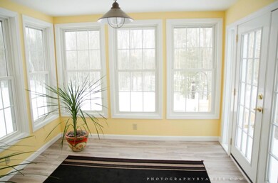 11'x10' Sun room. Amazing light and...