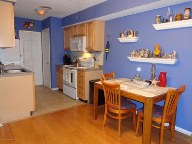 18 Chesapeake Dining Area towards kitche