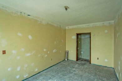 445 High St unit 447, Holyoke, MA 01040 - photo 7