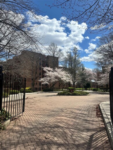 Dara Gardens unit 2F, Flushing, NY 11367 - photo 3