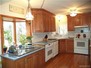 Kitchen Notice the 2nd built in  oven