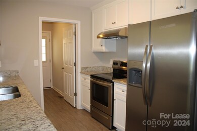 565 Hoyle St, Lincolnton, NC 28092 - photo 3