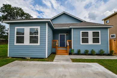 7722 Sealey St, Houston, TX 77088 - photo 2