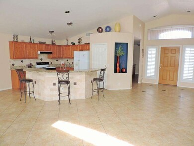 Kitchen Island w/Breakfast Bar