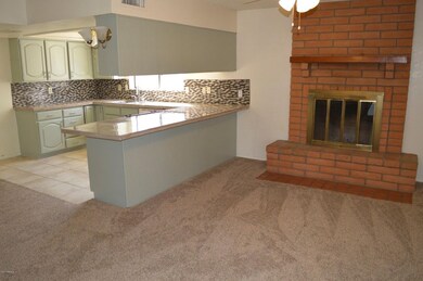 familyroom to kitchen