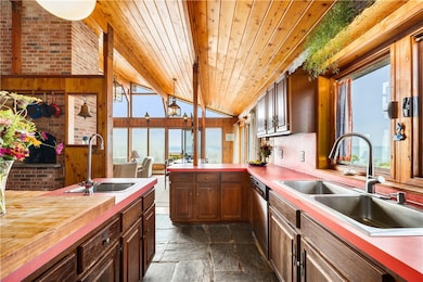 1035 Mohegan Trail, Block Island, RI 02807 - photo 3