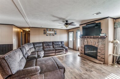 408 Chaparral Ln, Springtown, TX 76082 - photo 6