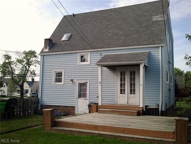 15 X 12 Deck off the dining room for outdoor enjoyment.