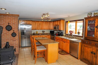 Eat-in Kitchen