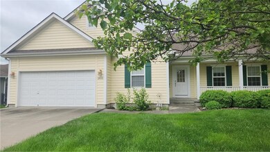 2010 Prairie Grass Dr, Raymore, MO 64083 - photo 2