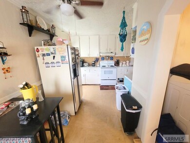 LOTS OF CABINETS!