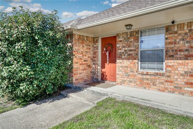 1204 Webhollow Cir unit A, Bryan, TX 77801 - photo 2