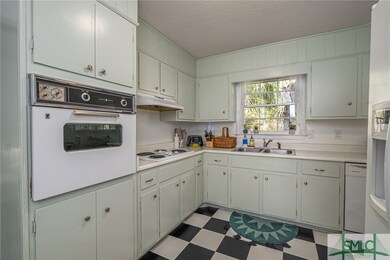 2013 Ashley Rd, Savannah, GA 31410 - photo 7
