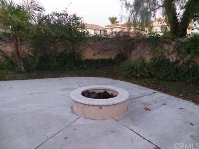 Gas fire pit