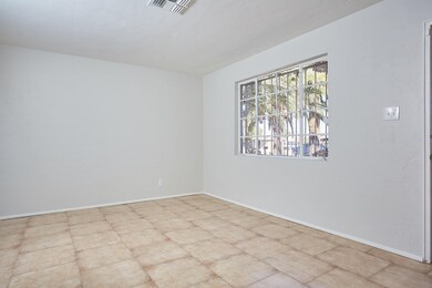 2732 E. 21st Street-8529
