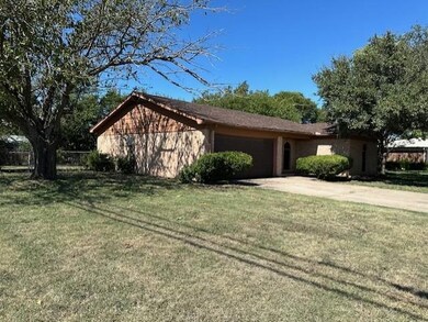 1901 Armstrong St, Cleburne, TX 76033 - photo 2