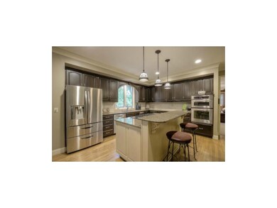 ANY COOK'S DREAM:  UPDATED KITCHEN WITH GAS COOKTO