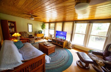 living room/ sunroom