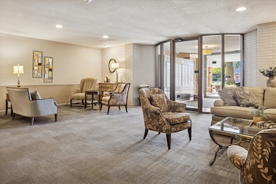 441 N Park Blvd unit 2J, Glen Ellyn, IL 60137 - photo 2