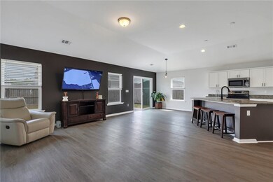 Virtual staging in prior picture shows just how hu