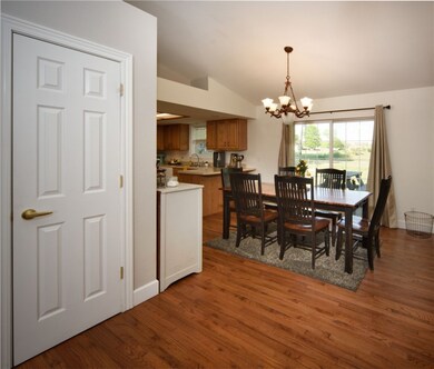 9713 E Bloomfield Hills Dr, Effingham, IL 62401 - photo 7