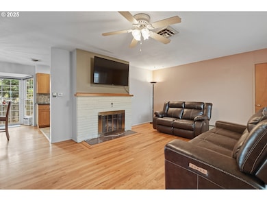 716 E 20th St, the Dalles, OR 97058 - photo 3