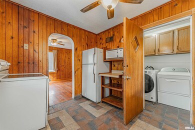 316 S Sheridan St, Lincoln, IL 62656 - photo 6